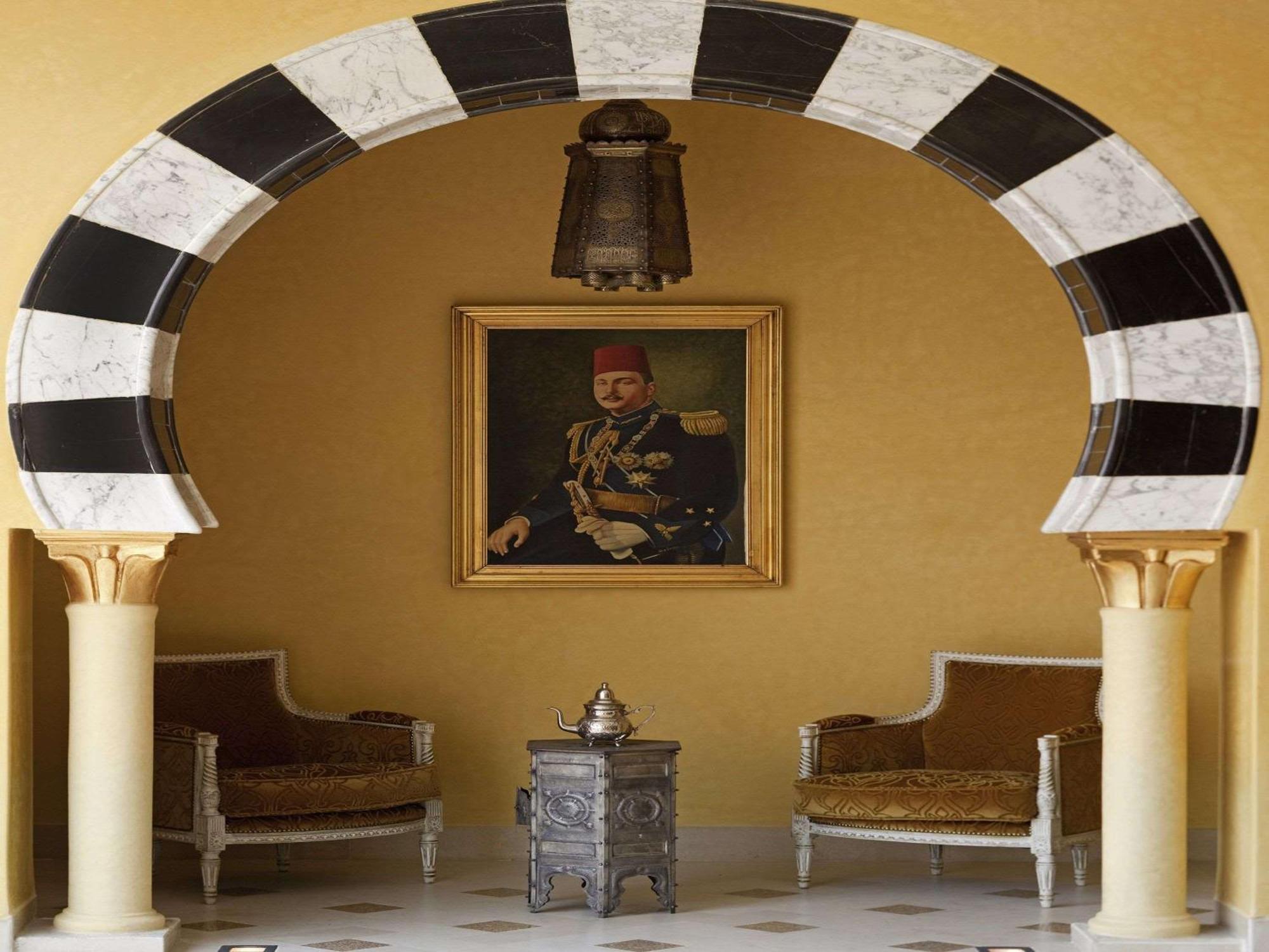 苏赛瑞享温泉水疗度假村 苏塞 外观 照片 A portrait of King Farouk I of Egypt