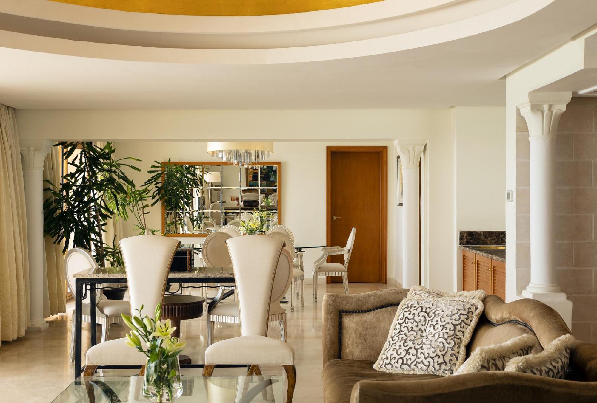 苏赛瑞享温泉水疗度假村 苏塞 外观 照片 The interior of a suite at the Four Seasons Hotel, London
