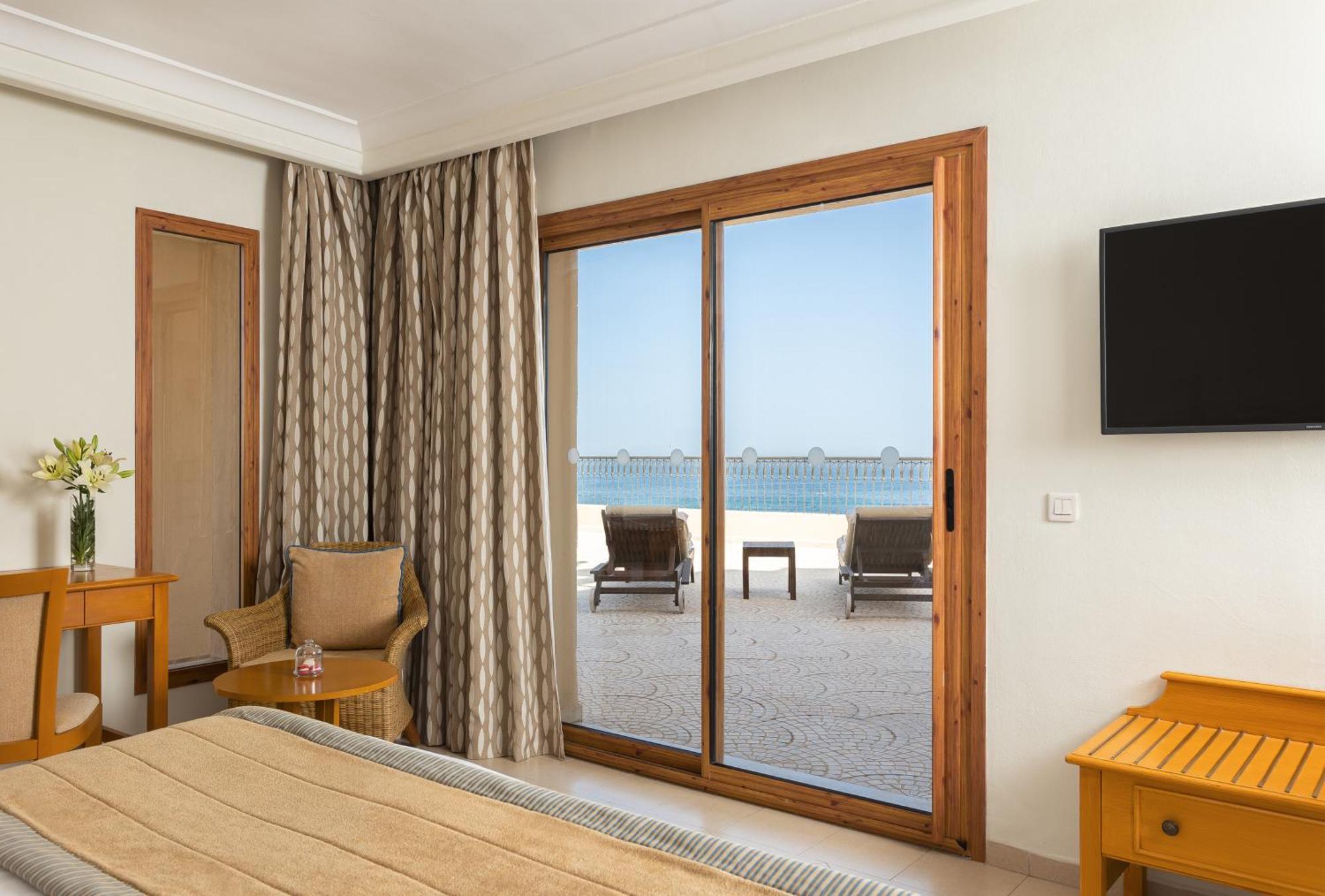 苏赛瑞享温泉水疗度假村 苏塞 外观 照片 A sliding door